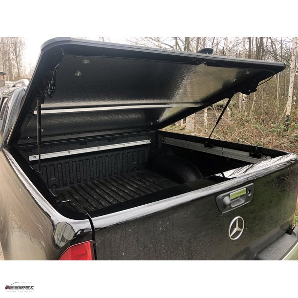 MERCEDES BENZ X-KLASSE OUTBACK - SCHWARZ