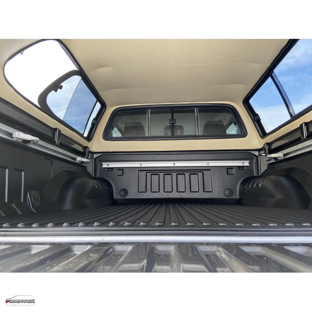 RENAULT ALASKAN D-CAB HARDTOP VERSION 1