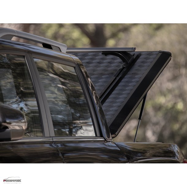 SSANGYONG MUSSO OUTBACK - SCHWARZ