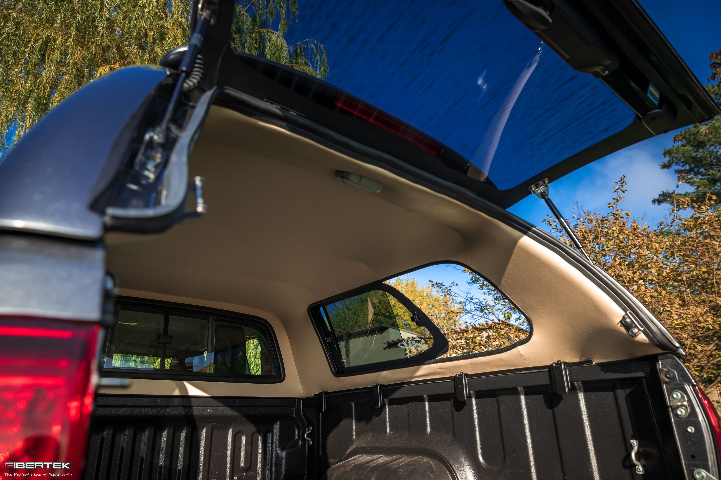 TOYOTA HILUX REVO EXTRA-CAB HARDTOP VERSION 1