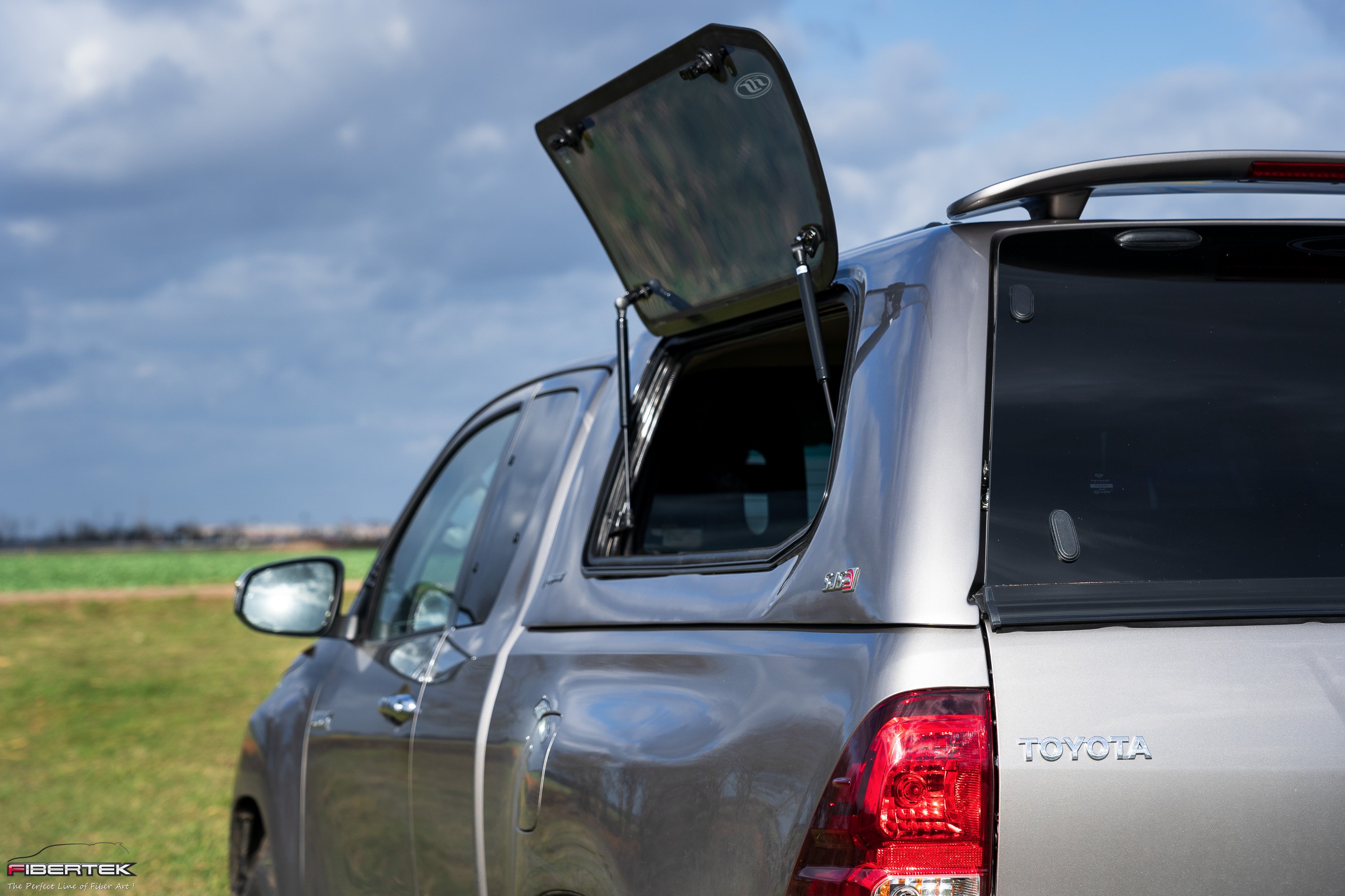 TOYOTA HILUX REVO EXTRA-CAB HARDTOP VERSION 2