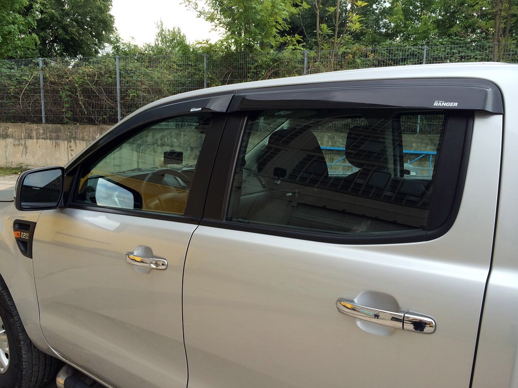 4 Stück getönte schwarze ABS-Kunststoff-Autofenster-Windabweiser für Ford  Ranger Double Cab 2012-2021 Coxolo