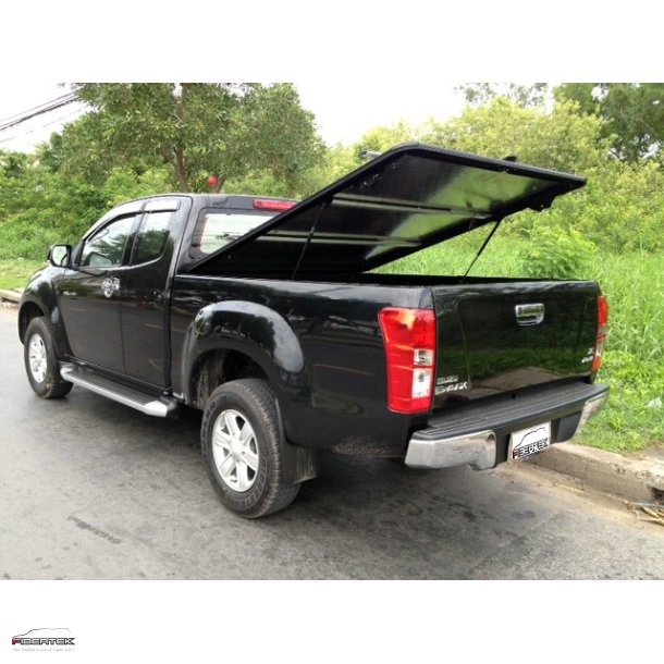 ISUZU D-MAX SPACE-CAB OUTBACK - SCHWARZ