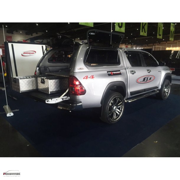 TOYOTA HILUX REVO DOUBLE-CAB HARDTOP VERSION 2